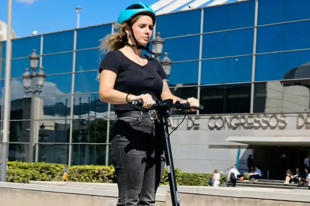 Cómo se carga un patinete eléctrico